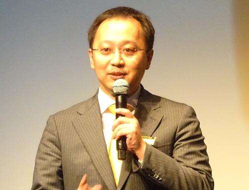 あいさつする南部景樹社長